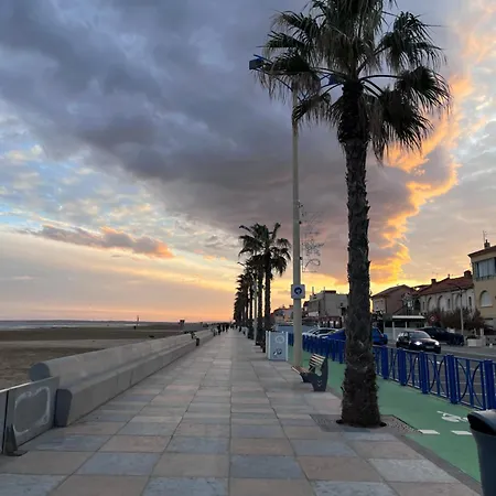 Dans Le Village A La Nouvelle Lägenhet Port-la-Nouvelle